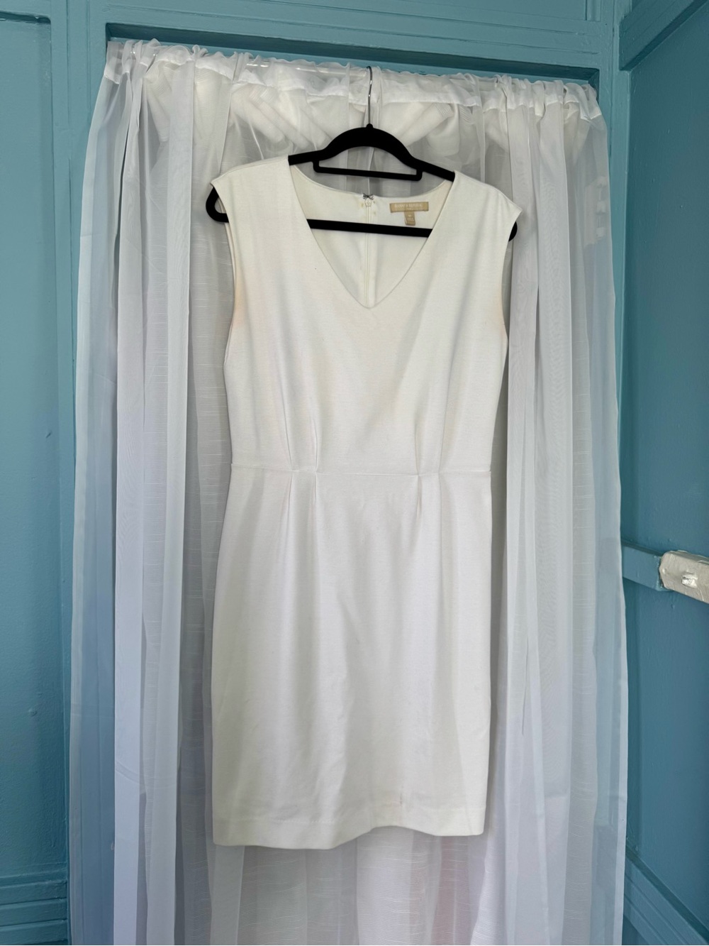 Banana Republic White V-Neck Sleeveless Shift Dress